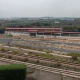 Dall�alto possiamo anche osservare la stazione ferroviaria in costruzione sulla linea Bari-Taranto